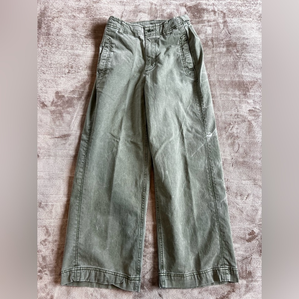 Old Navy Army Green Cargo Wide Leg Crop Pants Women’s Size 2